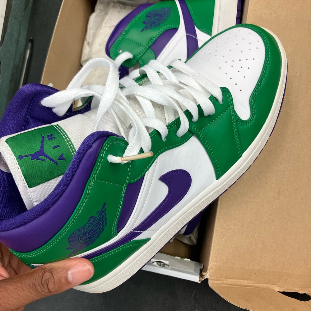 Jordan 1s “Incredible Hulk” Sz 9
